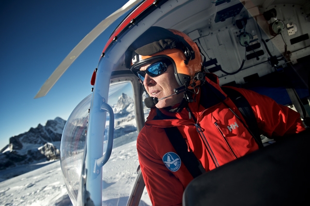 Air Zermatt, Flight Assistant,Zermatt, Helly Hansen,Moutain,Helicopter,Helikopter,Berge,Mountains,Schnee,Snow
