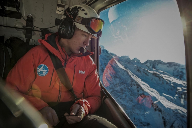 Air Zermatt, Flight Assistant,Zermatt, Helly Hansen,Moutain,Helicopter,Helikopter,Berge,Mountains,Schnee,Snow