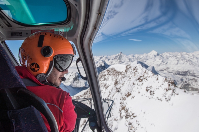 Proposal,Air Zermatt,Heiratsantrag,Gletscher,Glacier,Helicopter,Helikoper,Flight Assistant,Zermatt,Sun,Sonne,Matterhorn,Photographer,Fotograf