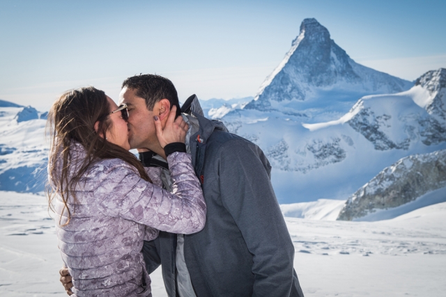 Proposal,Air Zermatt,Heiratsantrag,Gletscher,Glacier,Helicopter,Helikoper,Flight Assistant,Zermatt,Sun,Sonne,Matterhorn,Photographer,Fotograf