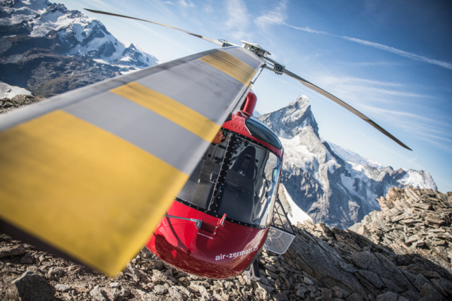 Air Zermatt,AS.350B3e,EC-130 T2,Ecureuil,Flughelfer,Flight Assistant,Photographer,Fotograf,Filmer,Film Shooting,Photoshooting,Fotoshooting,Berge,Mountains,Alpen,Matterhorn,Surise,Sunset,Work,Job