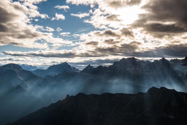 Air Zermatt,AS.350B3e,EC-130 T2,Ecureuil,Flughelfer,Flight Assistant,Photographer,Fotograf,Filmer,Film Shooting,Photoshooting,Fotoshooting,Berge,Mountains,Alpen,Matterhorn,Surise,Sunset,Work,Job