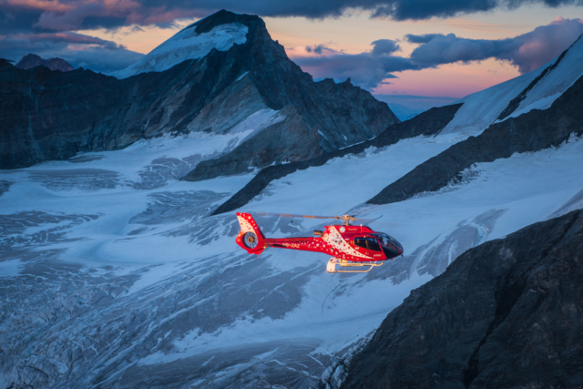 Air Zermatt,AS.350B3e,EC-130 T2,Ecureuil,Flughelfer,Flight Assistant,Photographer,Fotograf,Filmer,Film Shooting,Photoshooting,Fotoshooting,Berge,Mountains,Alpen,Matterhorn,Surise,Sunset,Work,Job