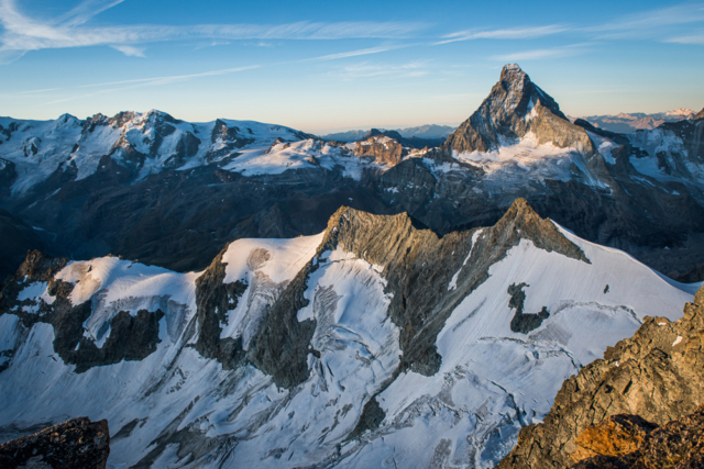 Air Zermatt,AS.350B3e,EC-130 T2,Ecureuil,Flughelfer,Flight Assistant,Photographer,Fotograf,Filmer,Film Shooting,Photoshooting,Fotoshooting,Berge,Mountains,Alpen,Matterhorn,Surise,Sunset,Work,Job