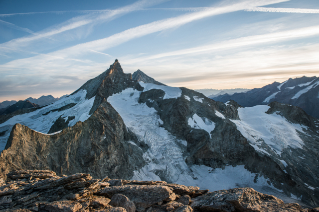 Air Zermatt,AS.350B3e,EC-130 T2,Ecureuil,Flughelfer,Flight Assistant,Photographer,Fotograf,Filmer,Film Shooting,Photoshooting,Fotoshooting,Berge,Mountains,Alpen,Matterhorn,Surise,Sunset,Work,Job