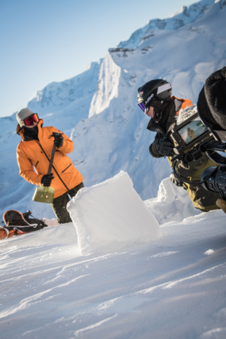 Helicopter,Helikoter,Photoshooting,Photoshooting, Zermatt, Glacier,Freeride,Air Zermatt,Filmshooting,Snow,Powder,Fresh Tracks,Matterhorn,Blue Sky,Sam Anthamatten, Victor de Le Rue, Nord Face