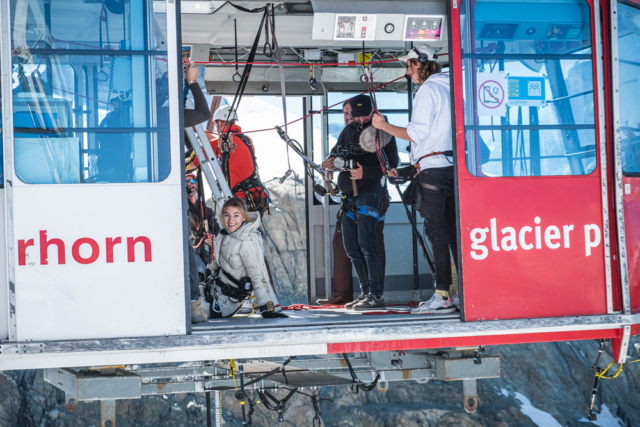 Filmshooting,Making of,Zermatt Bergbahnen,Bungee,Stunt,Photographer,Fotograf,Service, Production Company,Matterhorn,celebrity,Stefanie Gisinger,Pro 7,Duell um die Welt,