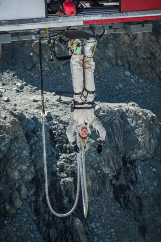 Filmshooting,Making of,Zermatt Bergbahnen,Bungee,Stunt,Photographer,Fotograf,Service, Production Company,Matterhorn,celebrity,Stefanie Gisinger,Pro 7,Duell um die Welt,