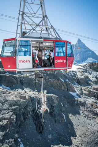 Filmshooting,Making of,Zermatt Bergbahnen,Bungee,Stunt,Photographer,Fotograf,Service, Production Company,Matterhorn,celebrity,Stefanie Gisinger,Pro 7,Duell um die Welt,