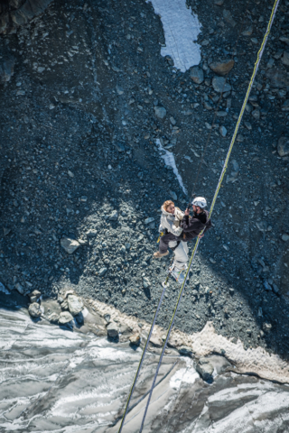 Filmshooting,Making of,Zermatt Bergbahnen,Bungee,Stunt,Photographer,Fotograf,Service, Production Company,Matterhorn,celebrity,Stefanie Gisinger,Pro 7,Duell um die Welt,