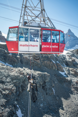 Filmshooting,Making of,Zermatt Bergbahnen,Bungee,Stunt,Photographer,Fotograf,Service, Production Company,Matterhorn,celebrity,Stefanie Gisinger,Pro 7,Duell um die Welt,
