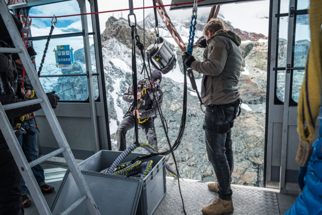 Filmshooting,Making of,Zermatt Bergbahnen,Bungee,Stunt,Photographer,Fotograf,Service, Production Company,Matterhorn,celebrity,Stefanie Gisinger,Pro 7,Duell um die Welt,