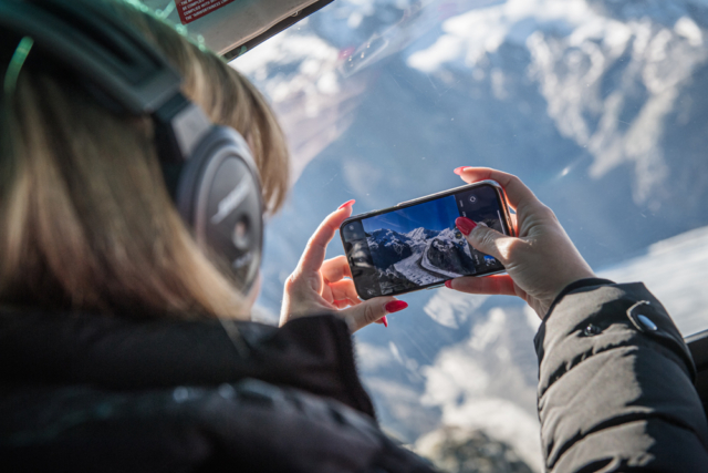 Proposal,Air Zermatt,Heiratsantrag,Gletscher,Glacier,Helicopter,Helikoper,Flight Assistant,Zermatt,Sun,Sonne,Matterhorn,Photographer,Fotograf