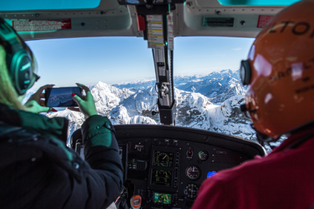 Proposal,Air Zermatt,Heiratsantrag,Gletscher,Glacier,Helicopter,Helikoper,Flight Assistant,Zermatt,Sun,Sonne,Matterhorn,Photographer,Fotograf