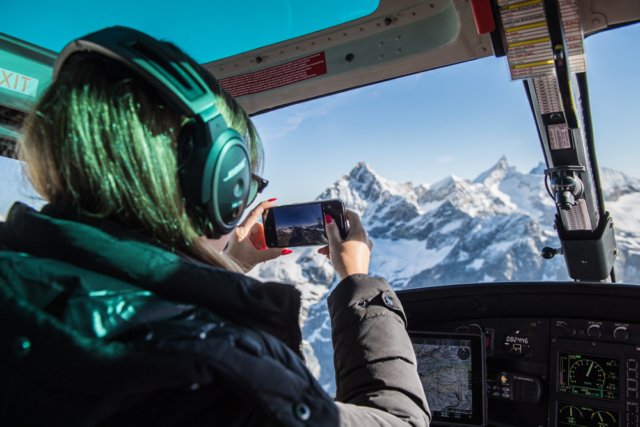 Proposal,Air Zermatt,Heiratsantrag,Gletscher,Glacier,Helicopter,Helikoper,Flight Assistant,Zermatt,Sun,Sonne,Matterhorn,Photographer,Fotograf