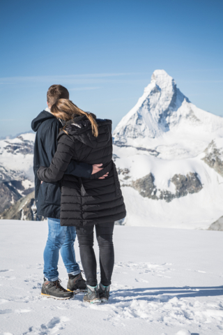 Proposal,Air Zermatt,Heiratsantrag,Gletscher,Glacier,Helicopter,Helikoper,Flight Assistant,Zermatt,Sun,Sonne,Matterhorn,Photographer,Fotograf