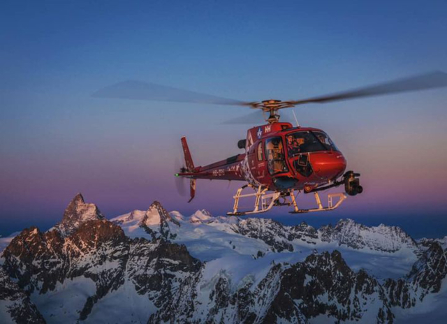 Helicopter,Film Shooting,Fotoshooting,Photoshooting,Helikopter,Suset,Sunrise,At the Top,Winner, Vertical Magazine,Contest,Air Zermatt,Zermatt,Photographer Zermatt