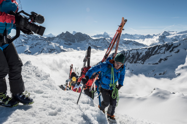 Als Flughelfer der Air Zermatt und als Fotograf für das Schweizer Fernsehen SRF unterwegs für die DOC Serie „Abenteuer Alpen – Die Skitour des Lebens“ / As a flight assistant for Air Zermatt and as a photographer for the Swiss television SRF for the DOC series "Adventure Alps - The Ski Tour of Life"